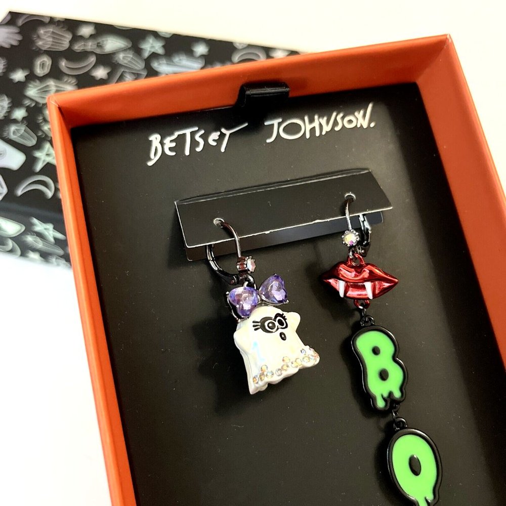 Betsey Johnson Halloween Ghost Vampire Teeth BOO Dangle Earrings NIB - Picture 3 of 5